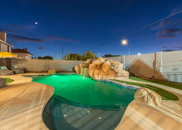 Tropical Fun W Waterslide, Pickleball & Hoops Ferienhaus *