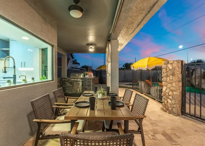 Tropical Fun W Waterslide, Pickleball & Hoops Ferienhaus Phoenix