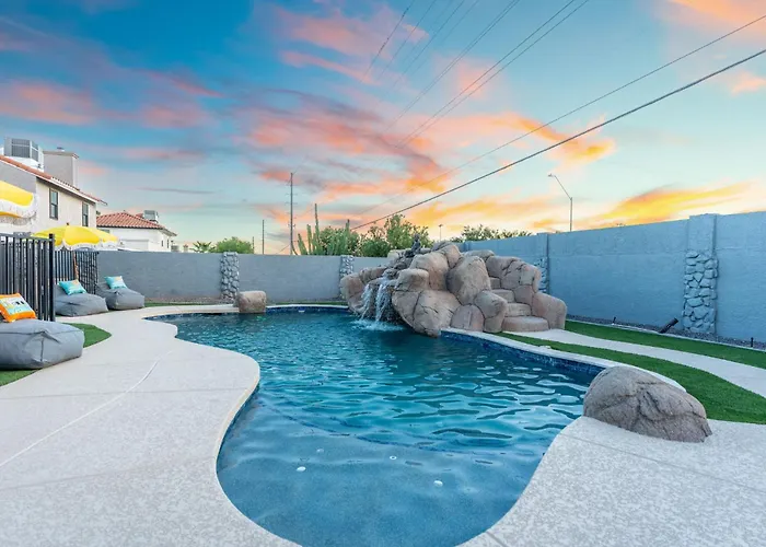 Tropical Fun W Waterslide, Pickleball & Hoops Ferienhaus