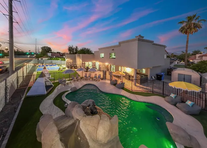 Tropical Fun W Waterslide, Pickleball & Hoops Ferienhaus *